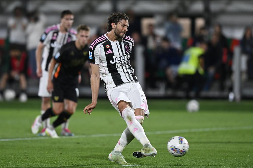 世界杯三个东道主墨加美依次被分至ABD三组，不用参与抽签